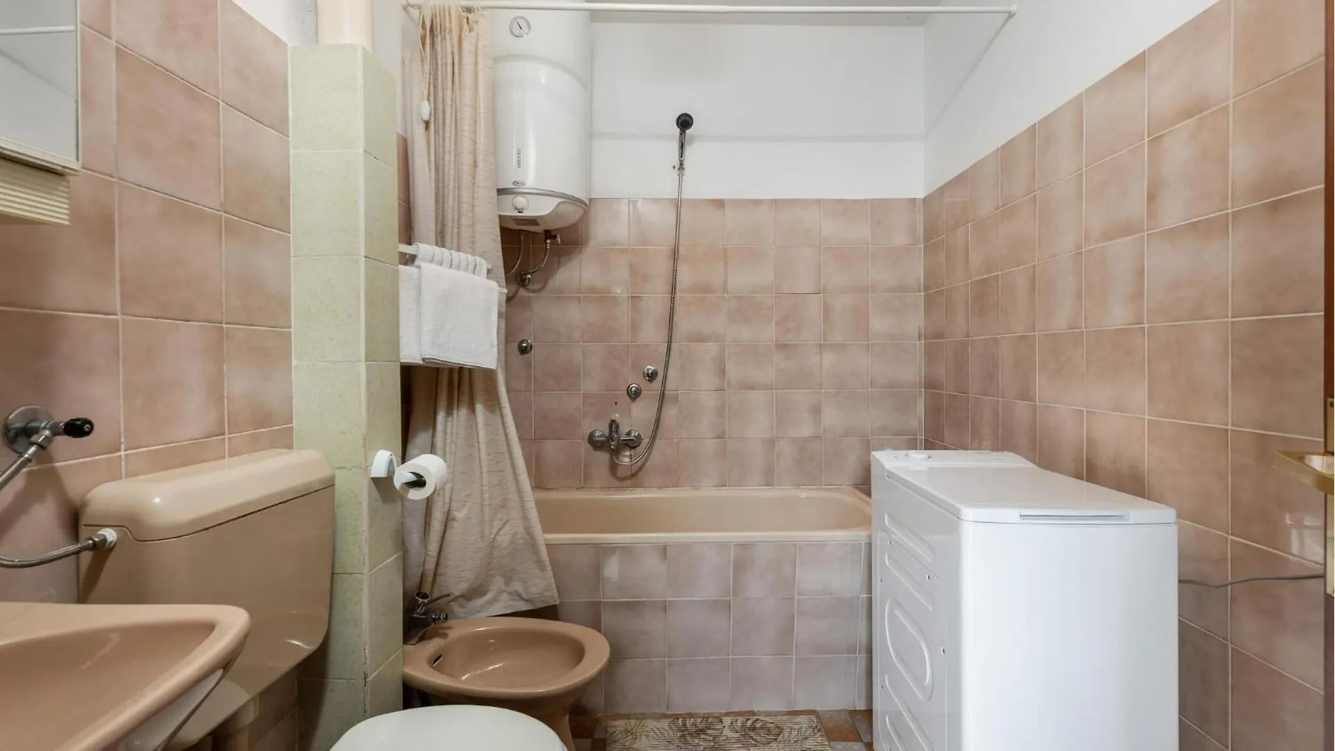 1 Bedroom Awesome Apartment In Selce